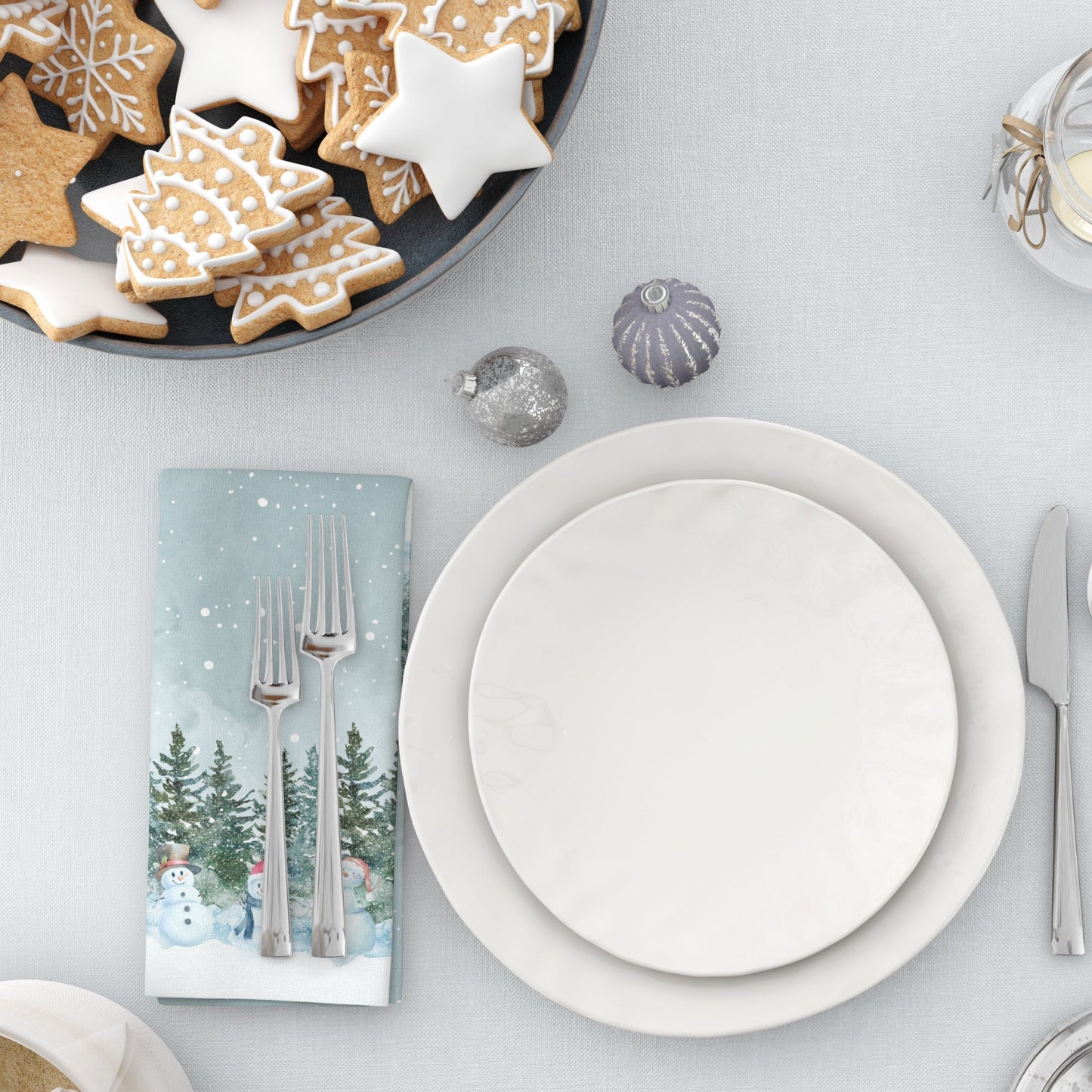 Snowmen cloth napkins featuring a festive winter design, perfect for holiday gatherings and adding a touch of whimsy to your table setting.